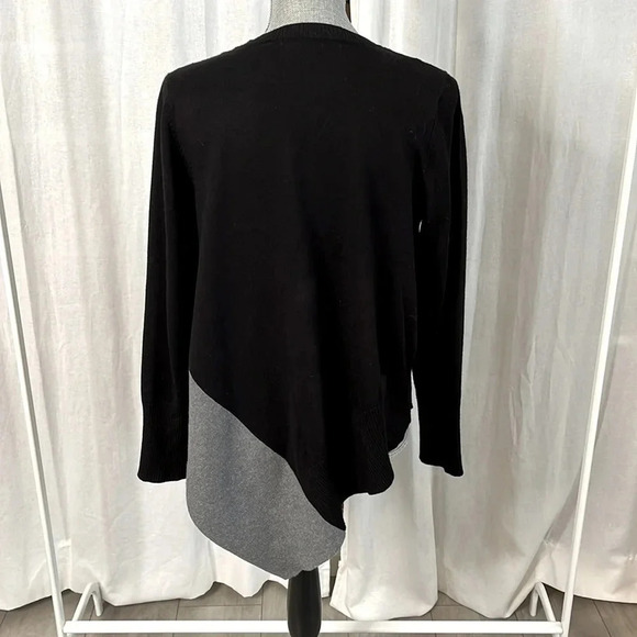 89TH + MADISON NWOT Asymmetric V-Neck Sweater, Size  M - Picture 7 of 9